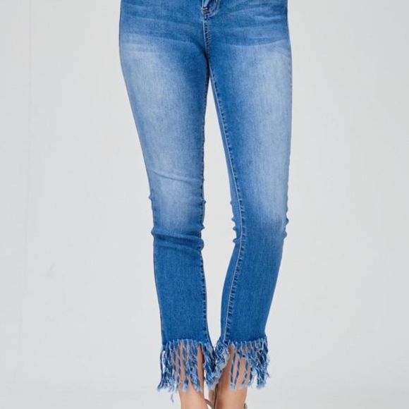Fringe Frayed Cropped Jeans - Picture 5 of 5